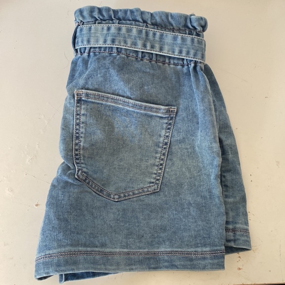 Shorts - Picture 2 of 3